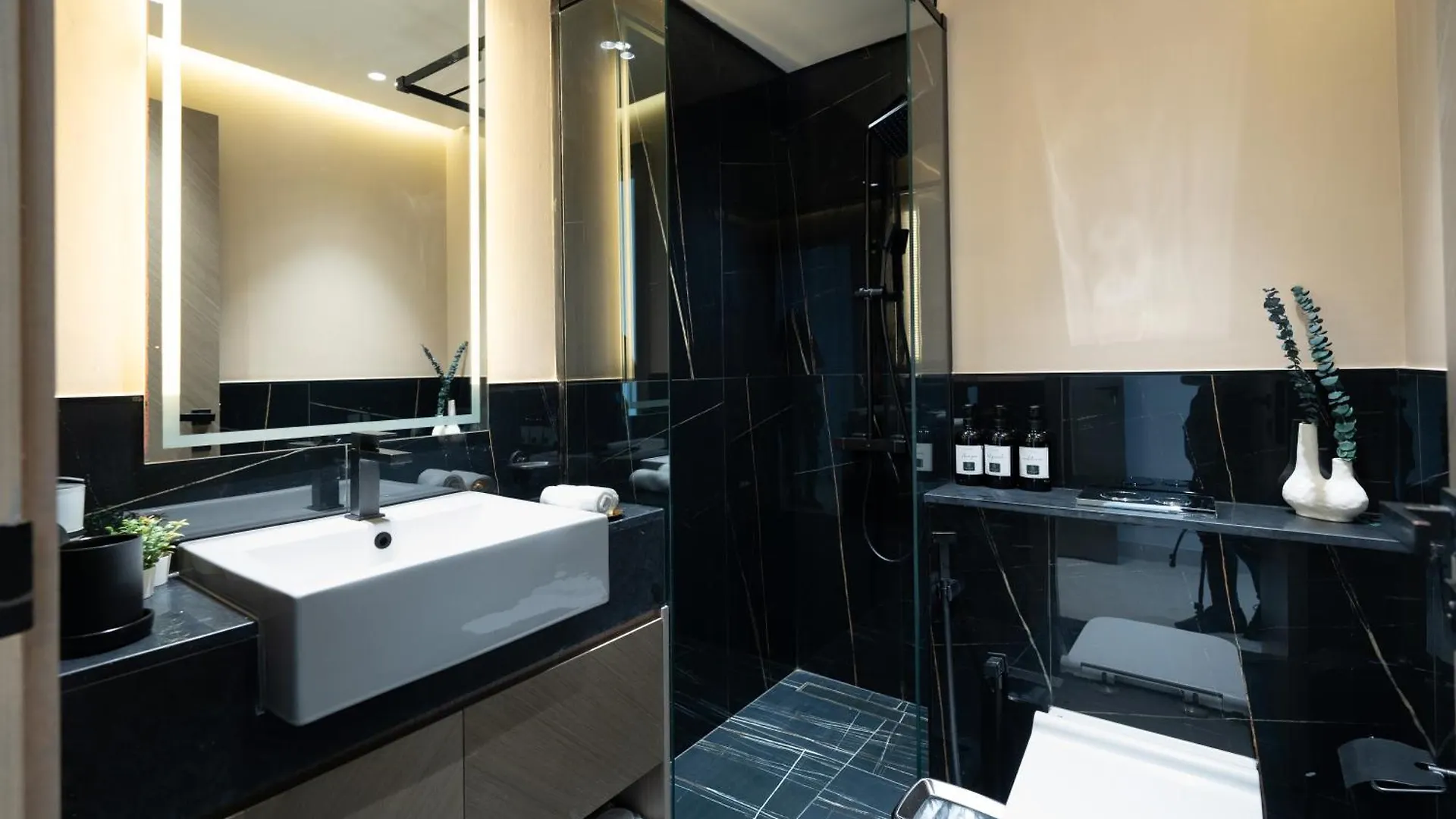 Keyrock Living - Binghatti Canal Premium Stay Dubai Apartment
