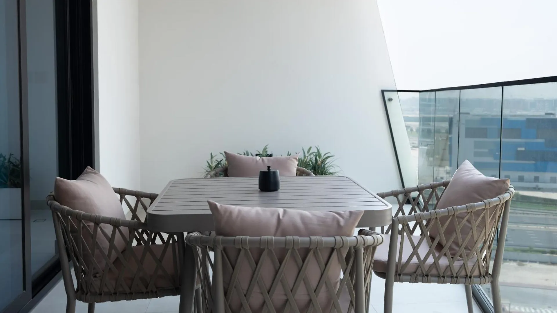 Apartment Keyrock Living - Binghatti Canal Premium Stay Dubai